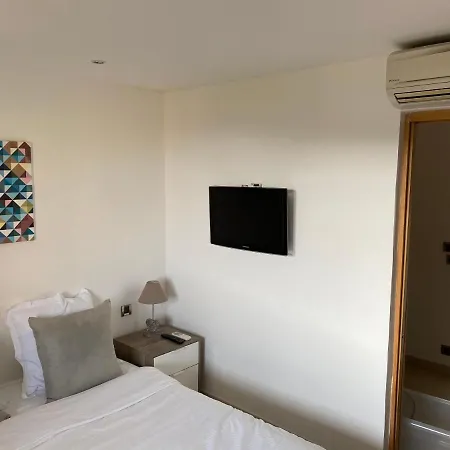 Logement De 3 Chambres A 10 Mins A Pieds Du Centre Du Village Et De La Plage Des Canebiers Apartment