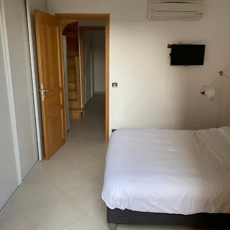 Logement De 3 Chambres A 10 Mins A Pieds Du Centre Du Village Et De La Plage Des Canebiers Apartment