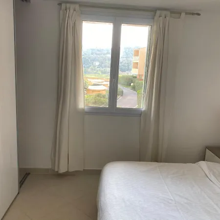Apartment Logement De 3 Chambres A 10 Mins A Pieds Du Centre Du Village Et De La Plage Des Canebiers *
