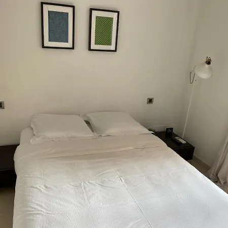 Logement De 3 Chambres A 10 Mins A Pieds Du Centre Du Village Et De La Plage Des Canebiers