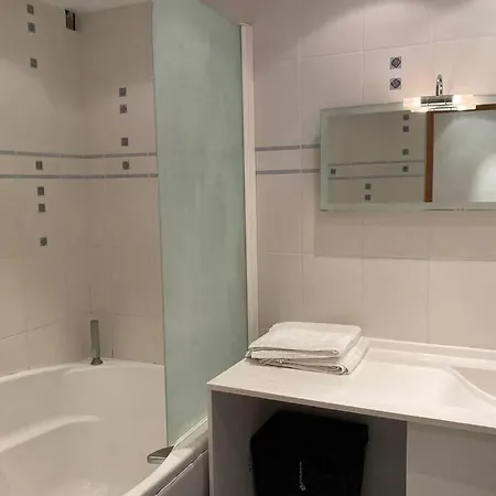 Logement De 3 Chambres A 10 Mins A Pieds Du Centre Du Village Et De La Plage Des Canebiers