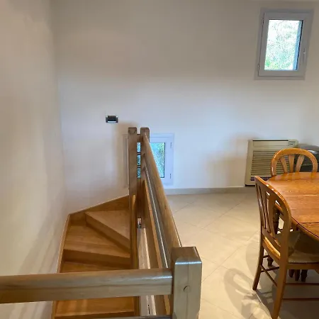 Logement De 3 Chambres A 10 Mins A Pieds Du Centre Du Village Et De La Plage Des Canebiers Apartment