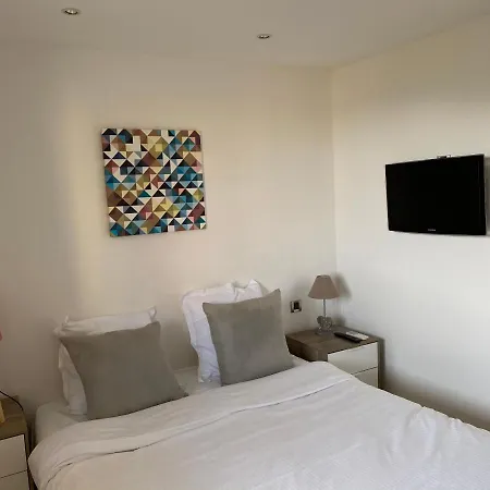 Logement De 3 Chambres A 10 Mins A Pieds Du Centre Du Village Et De La Plage Des Canebiers